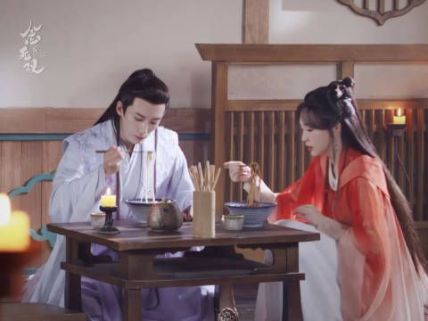 又被钓成翘嘴,没眼看没眼看...看似两个人在笑,其实是三个人