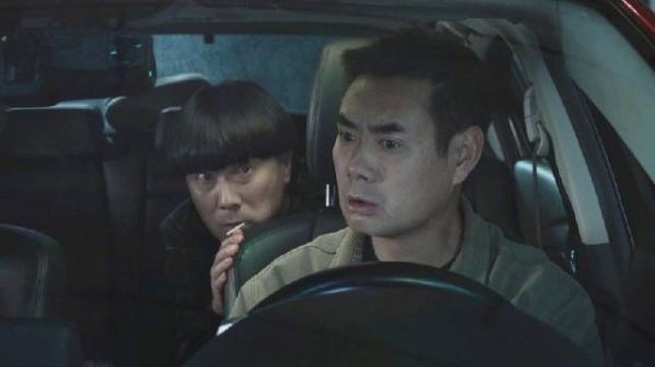 那些藏身于地下车库的男人