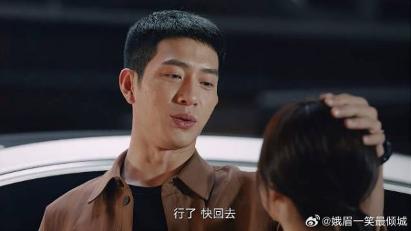 路晨温柔的摸归晓脑袋,归晓一脸满足,这个摸头杀太杀我了