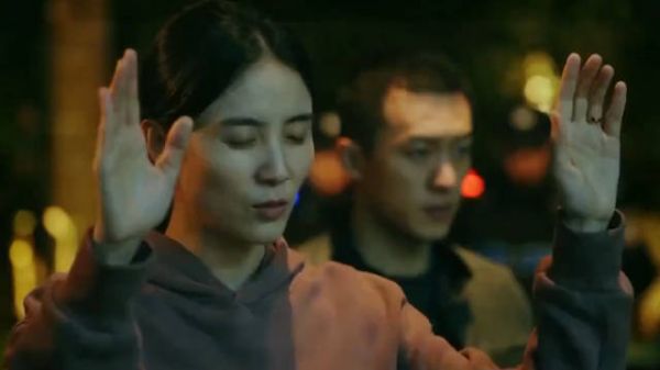 现实版发生在广州 最后被特警姐姐近距离击毙了 估计姐姐退休了