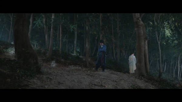 整体叙事节奏很舒服，没有一句废话，人物之间发展设定的逻辑性也很强…