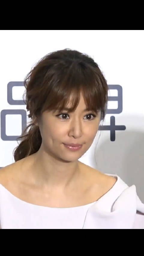 林心如线下活动路透，49岁的她依然气质少女感满满