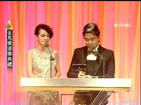 当年小S主持金马奖蔡康永宣布下一位颁奖人时,小S转身就要走