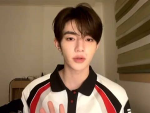 章昊在SNS上看到了有粉丝去世的消息后…