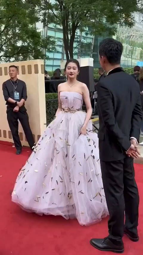 关晓彤是胖了还是肿了，她真的没有事业心