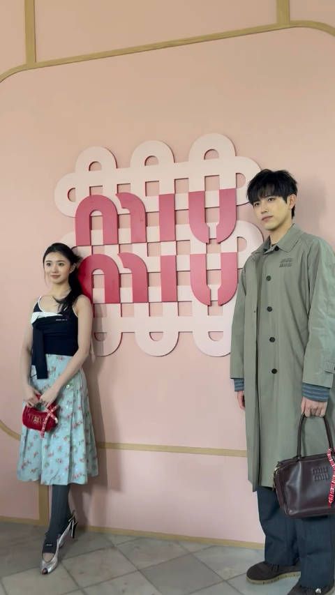 刘浩存和陈飞宇同框啦，两人的下半身装束，简直是灾难级别的