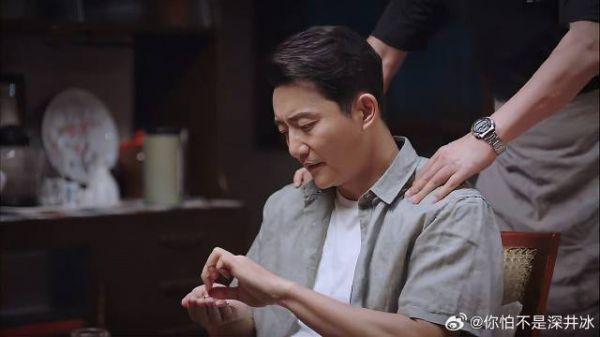 大老爷们一个丧妻,一个离婚,结果他俩却过到了一块