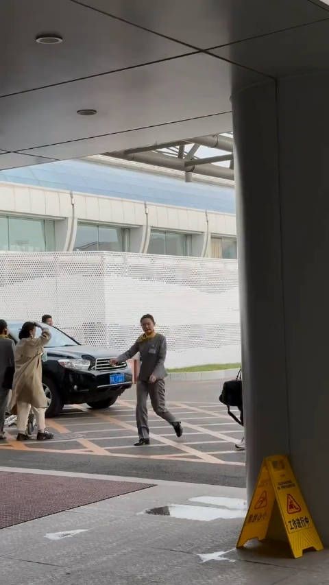 李现是很优秀的年轻男演员,他正能量满满,演技越来越精湛成熟,未来可期!