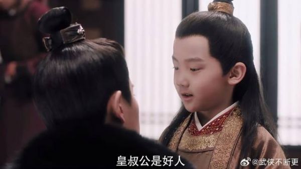 小皇帝一把抱住周生辰 萌的心都化了!时宜满眼爱意
