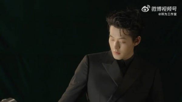 眸光流转,化身暗夜星辰此刻随@邓为D 一起踏入璀璨梦境