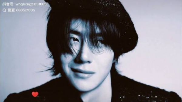 嘿嘿我就知道肖老师没有一张图是白发的