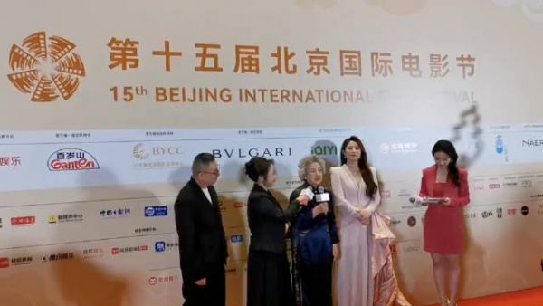 马丽亮相谈到当初看到《好好的》故事就很感动…