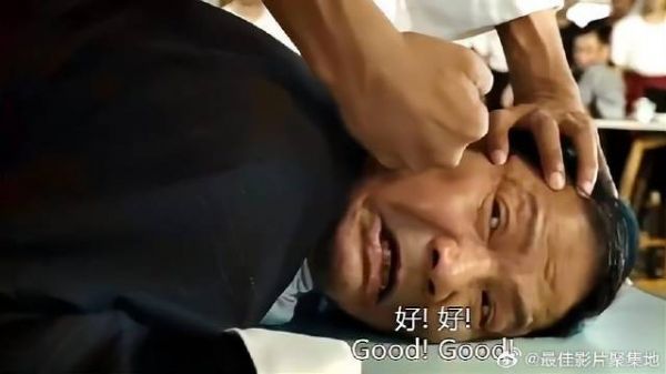 叶问淡定走上桌子,馆主以为他武功菜,下秒就被打脸了