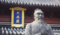 跟秦始皇和汉武帝齐名的无冕皇帝 美国最高法院门楣上有他的雕像