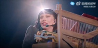 LadyGaga为舞台事故道歉:至少你们知道我是真唱