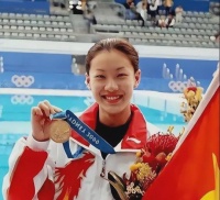 嫁给大26岁富豪老公,五年生仨娃,“跳水女皇”伏明霞如今怎样