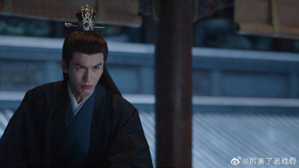 谢危深夜恐吓雪宁 直接将其吓跑，下秒却口吐鲜血