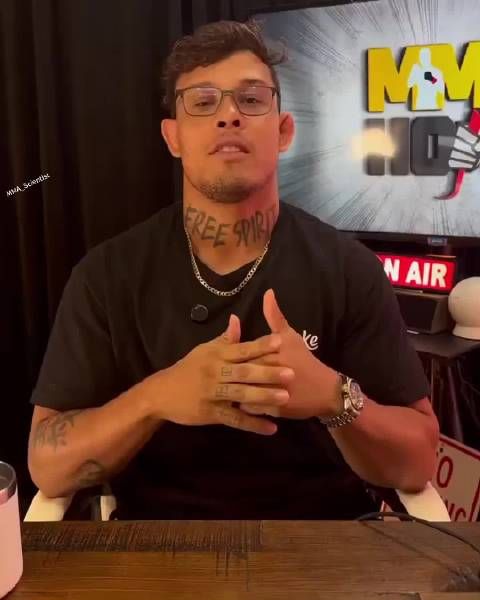 “南非帅哥”德里克斯·杜普莱西斯(Dricus du Plessis)被爆受伤…