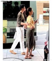 杨采钰被曝怀孕?小腹微凸孕味十足,网友:女神要升级当妈了?