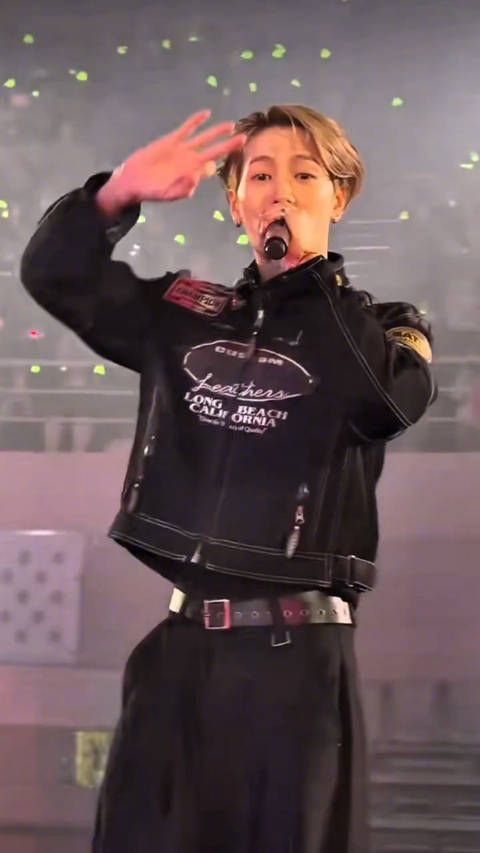 少说多做具象化，这个男人真是魅力四射 ！@王嘉尔 直接帅到小咪心上了！