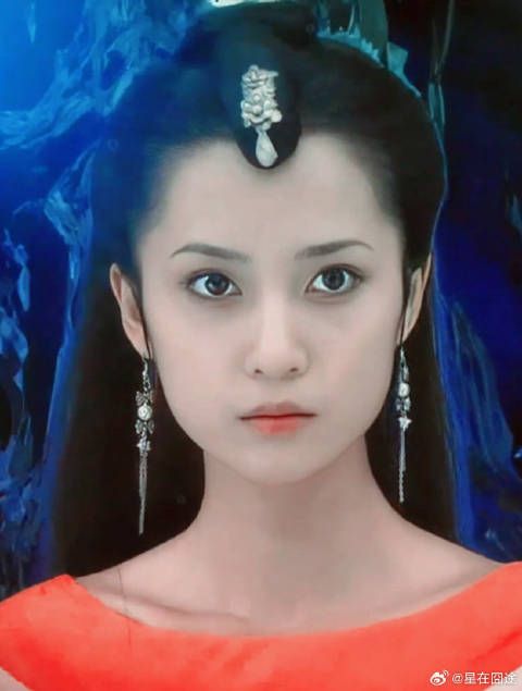 她的退圈好可惜，柔情似水又有灵气，年轻的关慧卿太美了