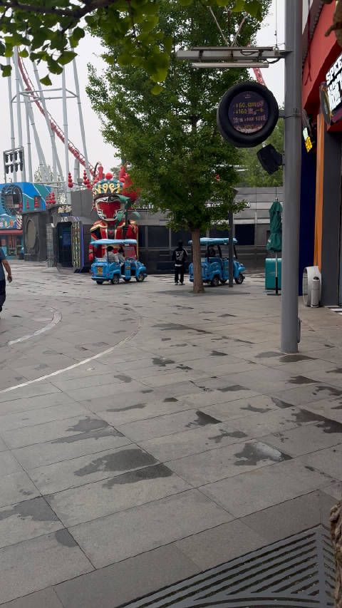 我要被自己笑死了 林恒一回头不知道心虚什么赶紧把手机放下来