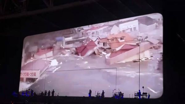 SOS!这是什么梦幻联动@锋味 谢霆锋演唱会居然听到了@王嘉尔 的rap!