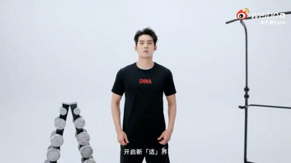 在运动场与生活场景间自如切换的@于适Yosh ,就像一束行走的阳光