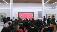 中国当代国画协会副主席张一哲出席赵进才画展并发表艺术见解