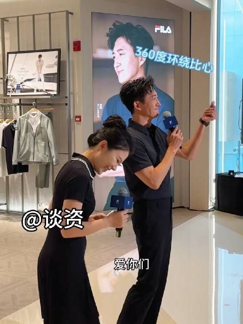王阳成都活动遇热情粉丝贴脸夸帅当场害羞