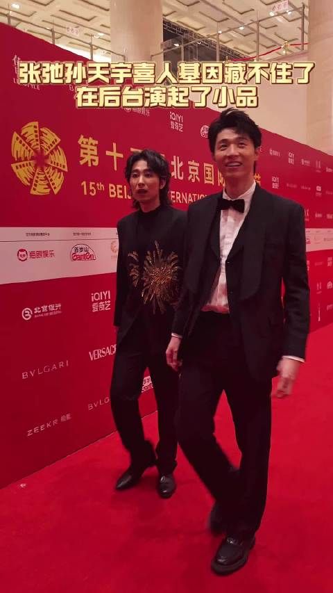 果然喜剧人走到哪都是戏！