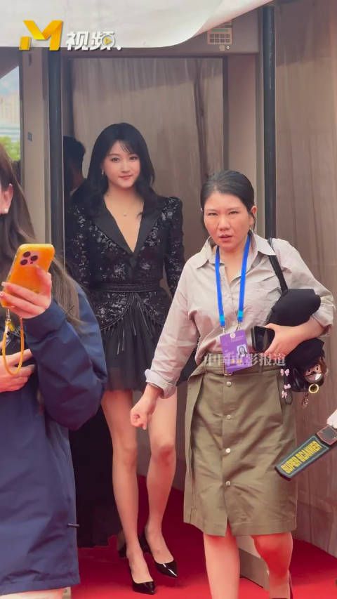 关晓彤华表奖造型路透曝光,状态引热议