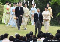 皇室优雅新风尚:爱子、佳子公主以明艳色彩和服亮相春季游园会