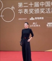 章子怡亮相华表奖入场式 透露《酱园弄》很快跟大家见面