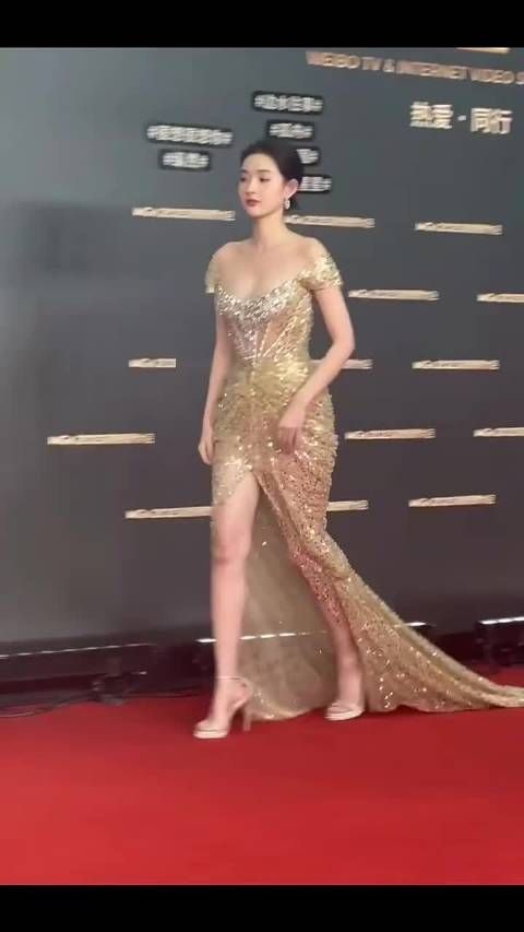 王玉雯这身材真的太好了，不愧是北舞的体态