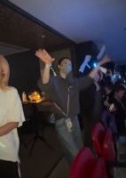 是家人也在磕的CP!谢霆锋妹妹转发王菲看哥哥演唱会视频