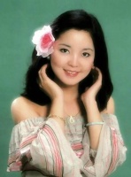 邓丽君三哥否认妹妹与与成龙有私生子 称这些谣言这些谣言是对逝者的污辱