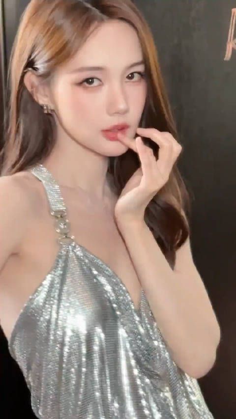 李雪遭骚扰后扇对方耳光，对方求饶称还要
