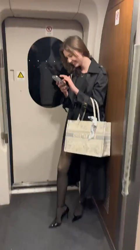 会亚洲蹲,大概率从小就在中国长大