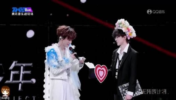 度秒如年显得淋漓尽致 报告,对视没满一分钟