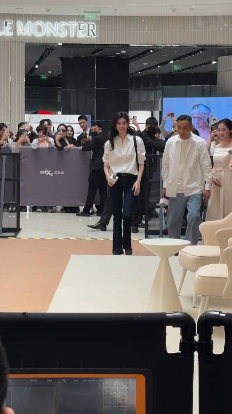 感觉奚梦瑶本人比视频照片美十倍