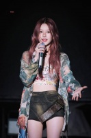 元气森林音乐节翻车,赵露思只能唱7分钟?怪嘉宾迟到还是主办方