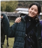 32岁章泽天海外生活实录,爬山缺水嘴唇脱皮,婚姻改变人生引热议