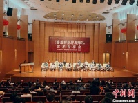 郑小瑛携歌剧《塞维利亚理发师》中文版主创团队亮相福州