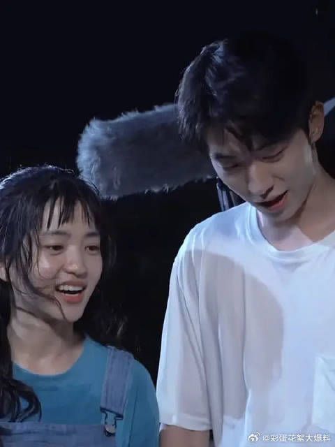 一想到这个世界上有人和我一样爱《 二十五二十一》,就感觉超级超级超级幸福