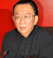 侯耀华直播再掀骂战,相声圈规矩何在,口水该流向何方?