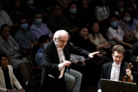 75岁亚当·费舍尔坐镇,再现80分钟马勒《第九交响曲》