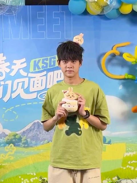 乌萨奇重度依赖 好可爱的溜达浪