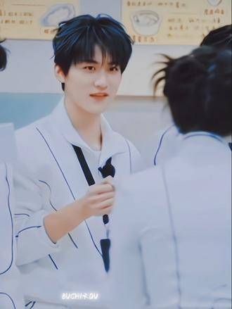 这一刻在爱中沉沦，下一刻以眼神相拥