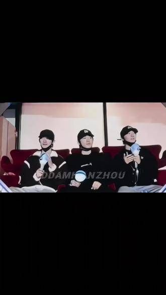三个乖宝宝去观看《杰哥》的演唱会啦!